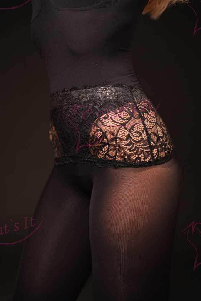 “ 𝐃𝐀𝐑𝐊 𝐂𝐋𝐀𝐒𝐒𝐈𝐂 𝐖𝐎𝐌𝐀𝐍" 𝟔𝟎𝐃𝐄𝐍